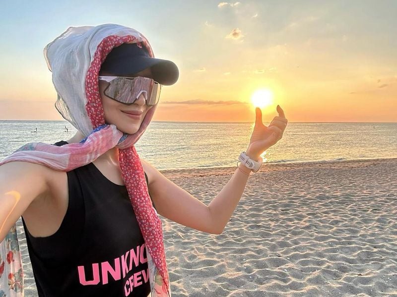 “감사와 설렘을 품은 아침”…윤세아, 해변 일출 속 러닝→여름빛 변화 / 배우 윤세아 인스타그램