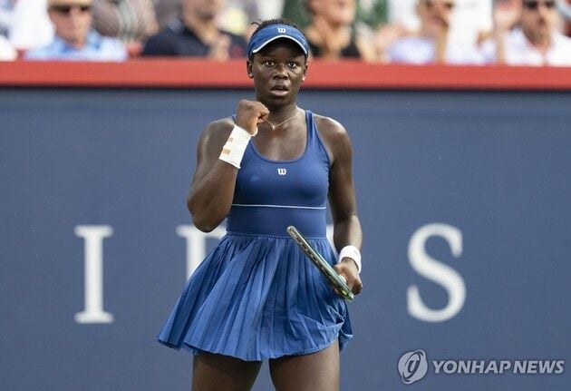“18세 역전극”…빅토리아 음보코, 오사카 꺾고 WTA 1000 첫 우승 / 연합뉴스