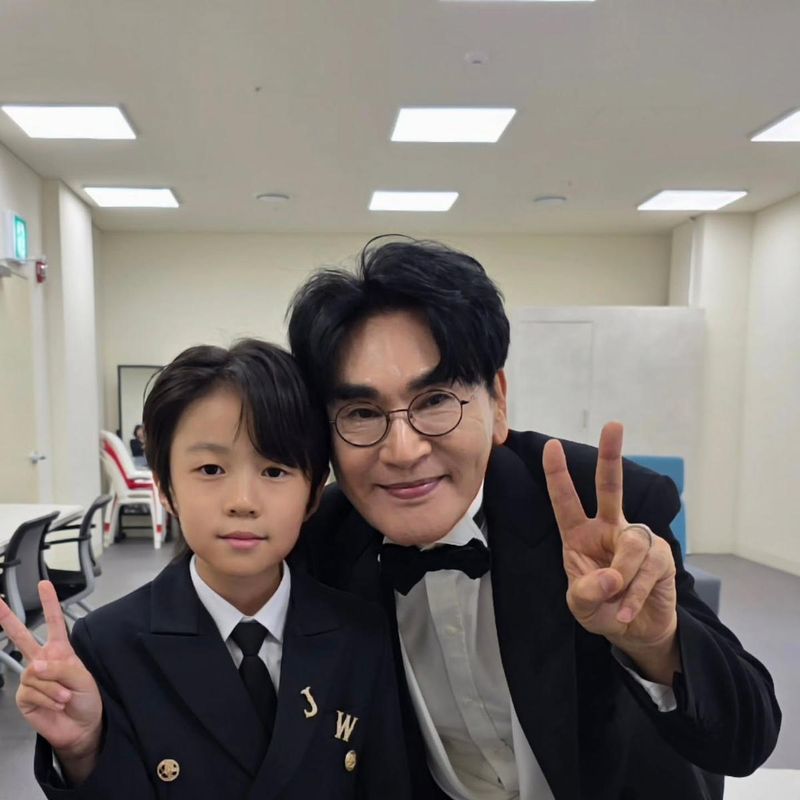 “멋진 지우와의 시간 기억할께”…조항조, 밝은 미소→따뜻한 여운 / 가수 조항조 인스타그램