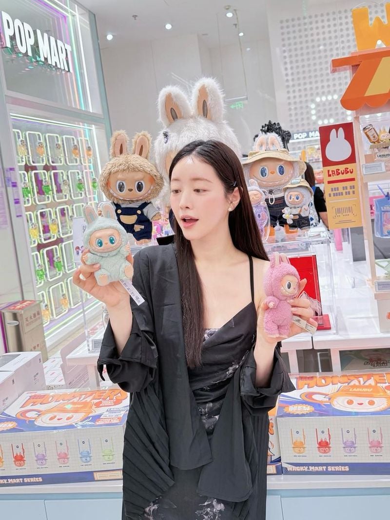 “요즘대세 울 조카선물”…홍수아, 여름의 설렘→사랑 가득 근황 / 배우 홍수아 인스타그램