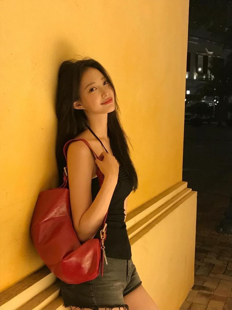 “여름밤의 여유 담았죠”…조아, 강렬한 미소→감각적 일상 셀카 / 걸그룹 위클리 조아 인스타그램