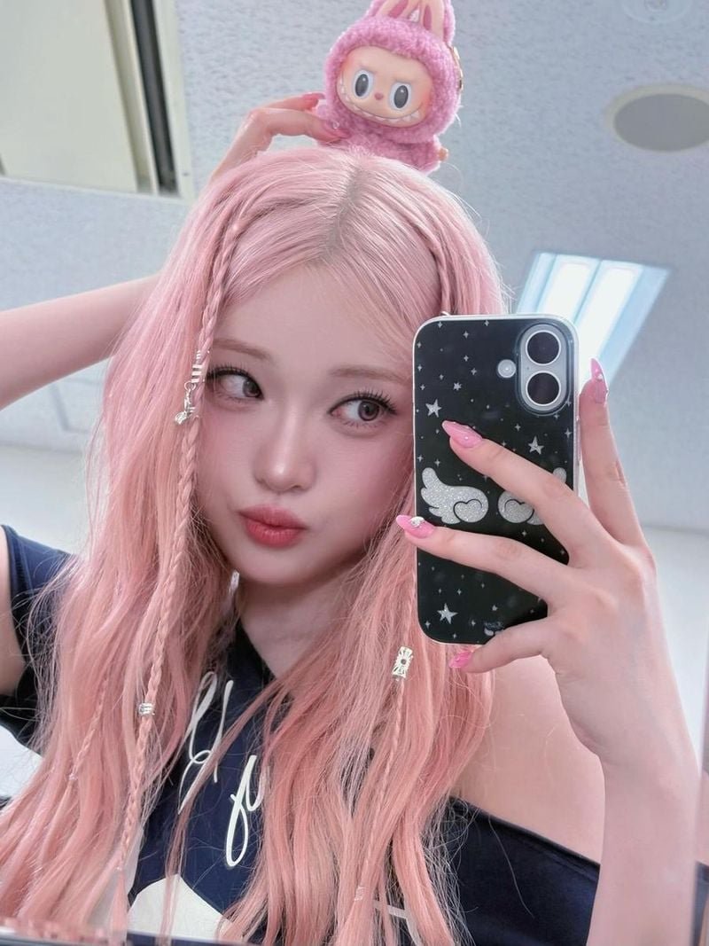 “KANSAI COLLECTION 속 한순간”…하람, 분홍빛 변신→몽환적 셀카 / 걸그룹 빌리 하람 인스타그램