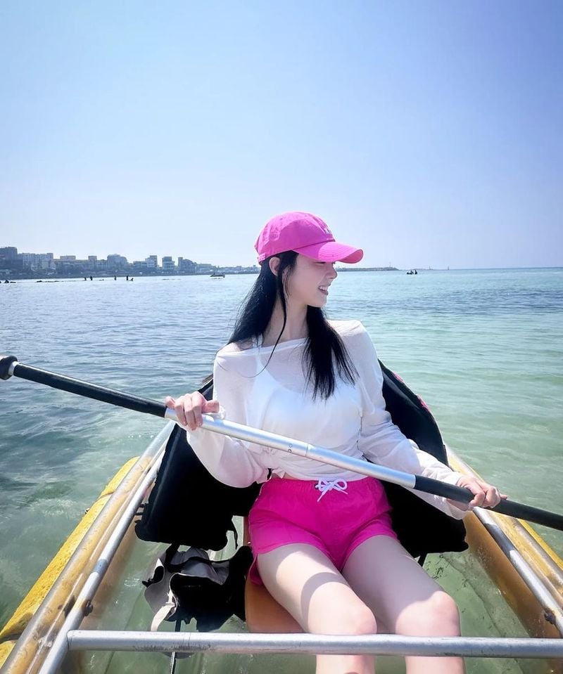 “갈 수 있을때 가야지”…윤다영, 여름빛 속→청량 미소 유영 / 배우 윤다영 인스타그램