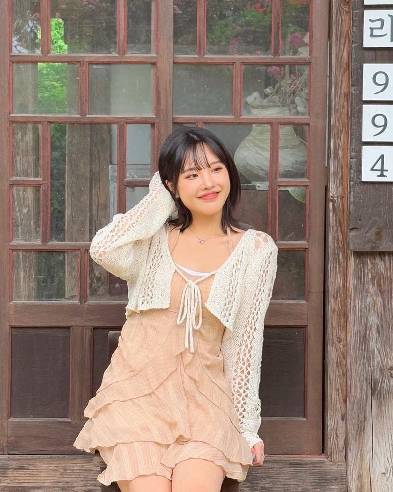 “할머니댁 왔다가 예쁜 곳 발견”…류민희, 여름 햇살 아래→감성 가득 미소 / 가수 류민희 인스타그램