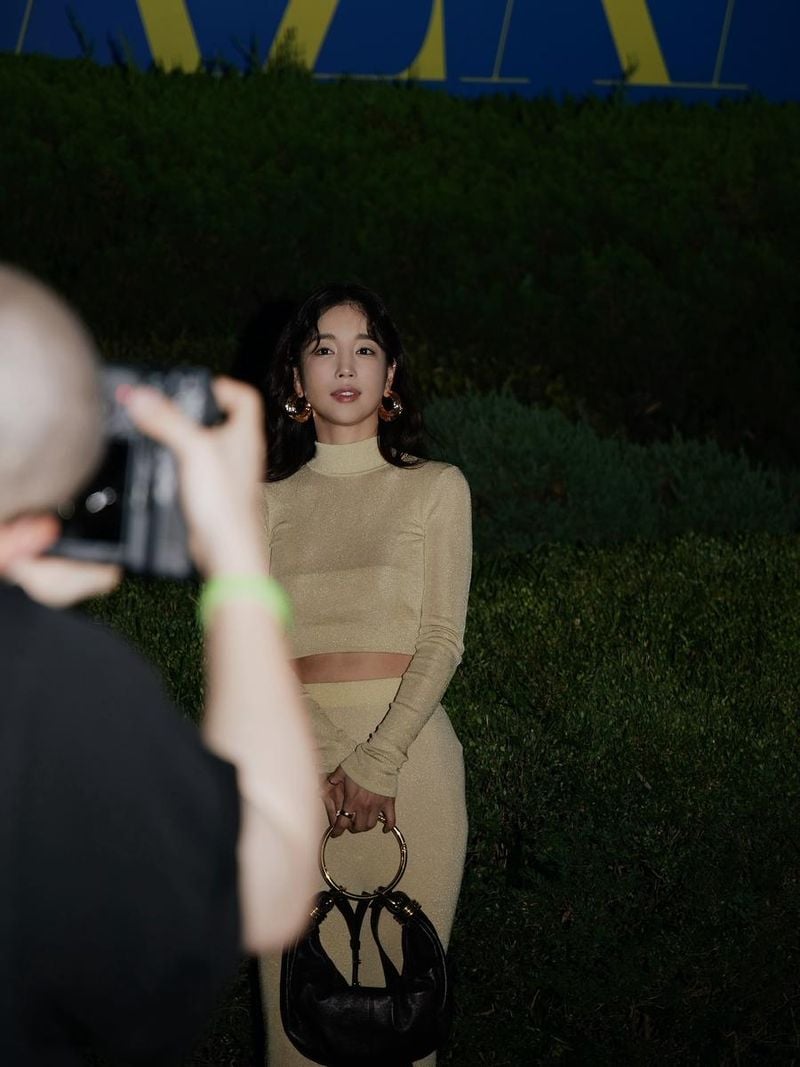 “한여름 밤의 온도”…기은세, 황금빛 아우라→바자전 설렘 / 배우 기은세 인스타그램