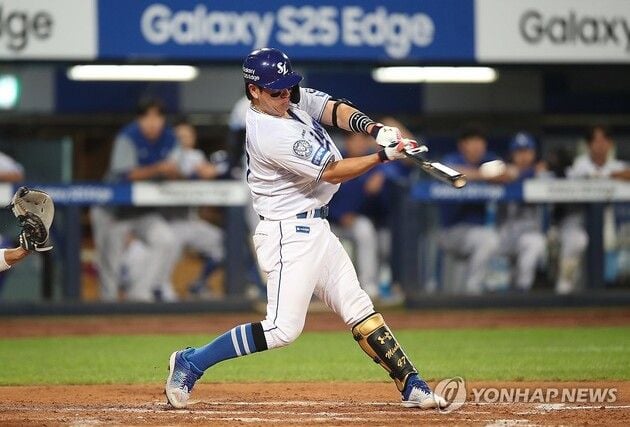 “16시즌 연속 10홈런”…강민호, 쐐기포로 삼성 2연승 견인 / 연합뉴스