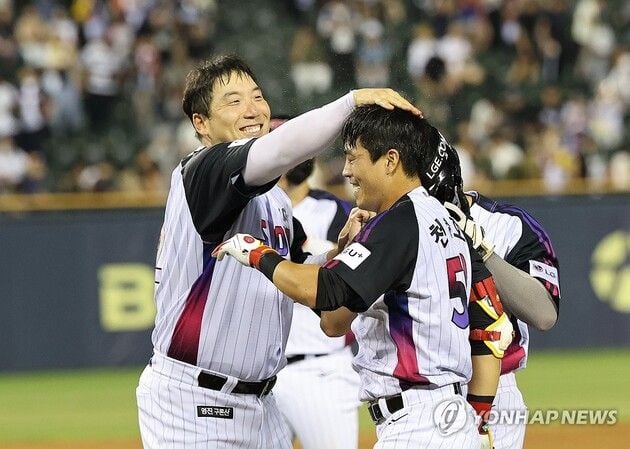 “연장 10회 끝내기 안타”…천성호, LG 1위 굳히기 쾌거 / 연합뉴스