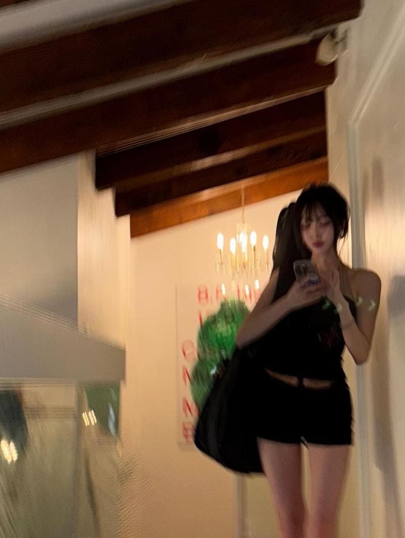 “잘 치고 싶답”…유주, 여름밤의 다짐→기타와 마주한 순간 / 걸그룹 여자친구 유주 인스타그램