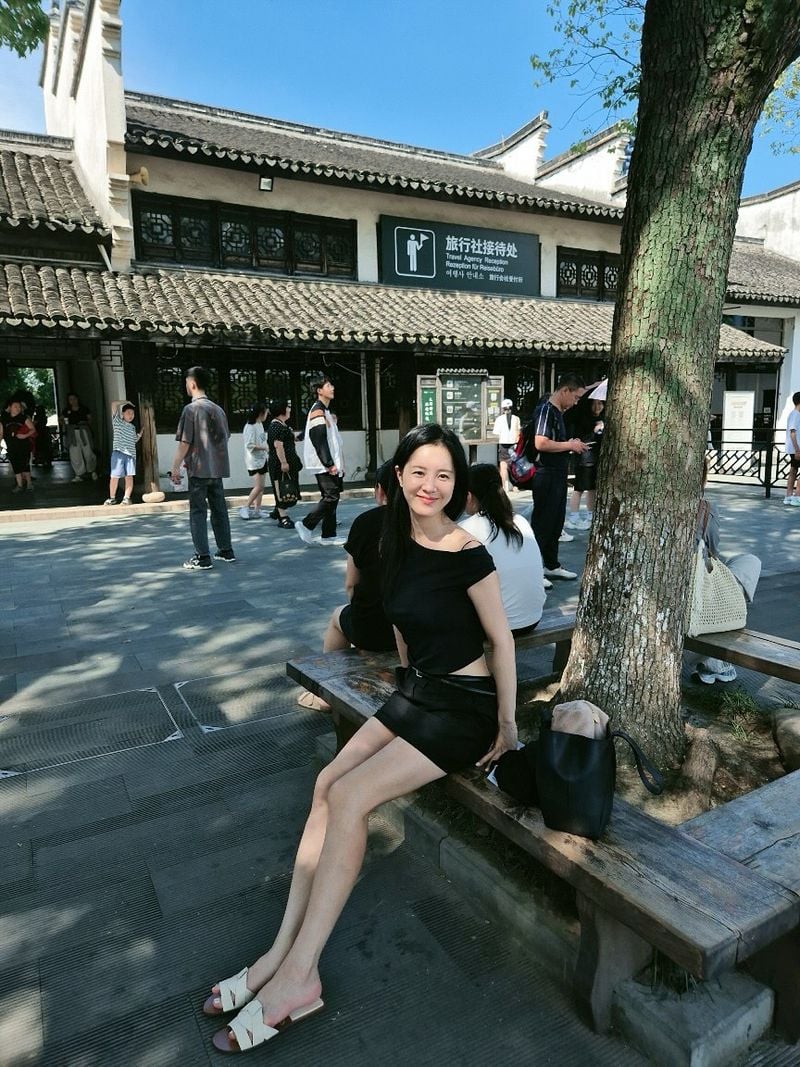 “잠시 멈춘 오후, 여유 한 조각”…손성윤, 도심 산책길→맑음의 정취 / 배우 손성윤 인스타그램