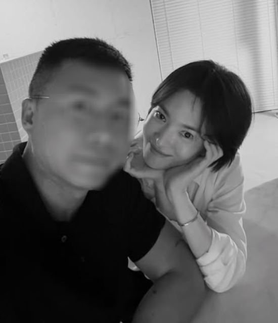 송혜교, 눈부신 미소 속 따스한 포옹