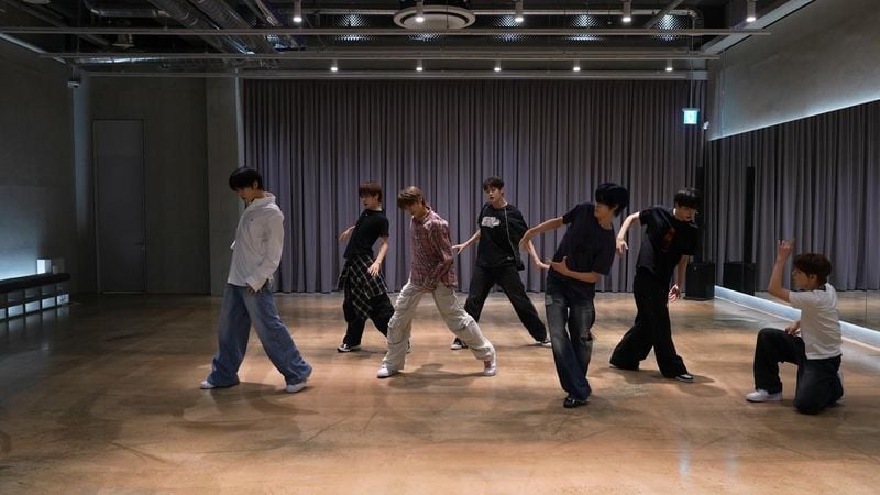 “클로즈 유어 아이즈, 청량 안무의 정점”…‘Paint Candy’ 완벽 퍼포먼스→여름 무드 장악