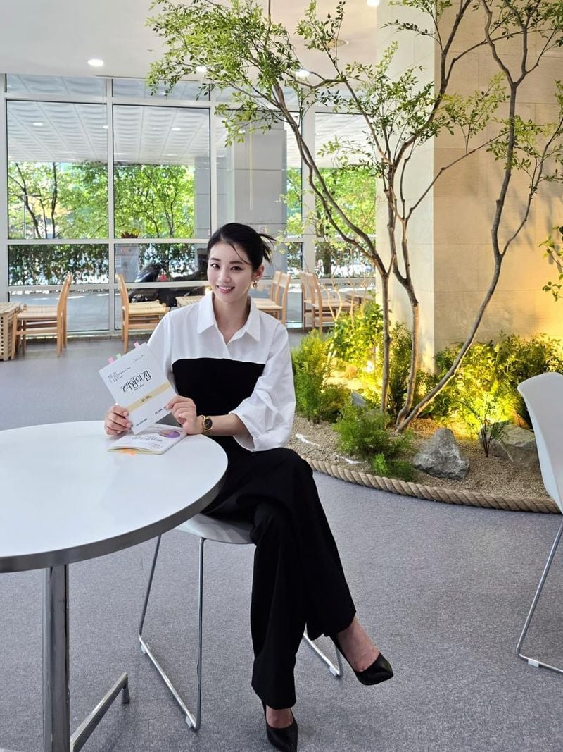 “맑은 미소 아래 깊은 몰입”…이가령, 대본에 스며든 여름 오후→성장 예감 / 배우 이가령 인스타그램
