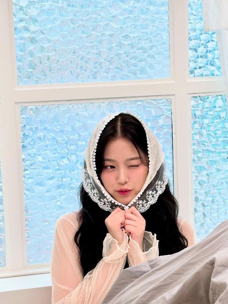 “소녀다운 설렘 가득”…현진, 투명한 여름 오후→청초미 폭발 / 걸그룹 이달의 소녀 현진 인스타그램