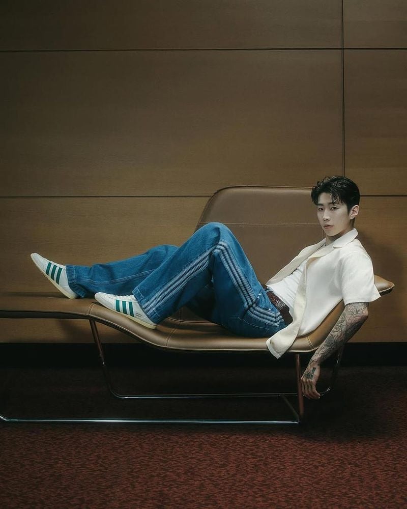 “정적 안에 스며든 여유”…박재범, 무심한 포즈→강렬한 시선의 압도 / 가수 박재범 인스타그램