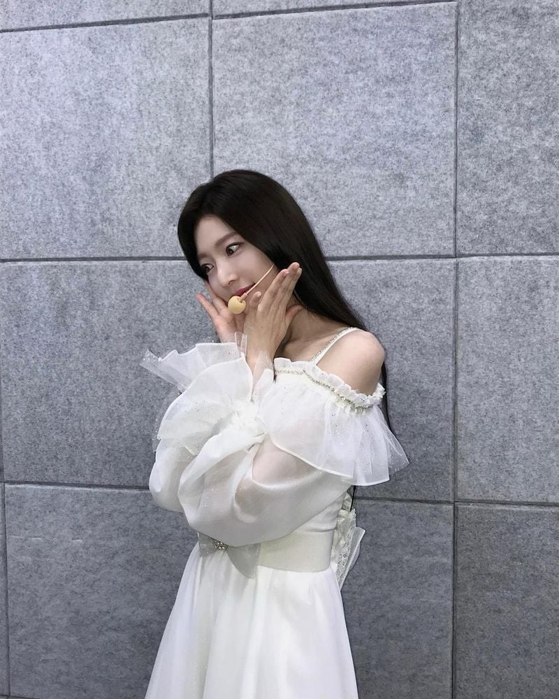 “여름이 열심히 살았다”…공승연, 가녀린 미소→청초함 폭발
