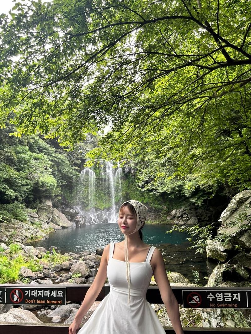 “나무꾼님, 어디세요”…맹승지, 깊은 숲속 여름→순백 미소로 전율 / 배우, 방송인 맹승지 인스타그램