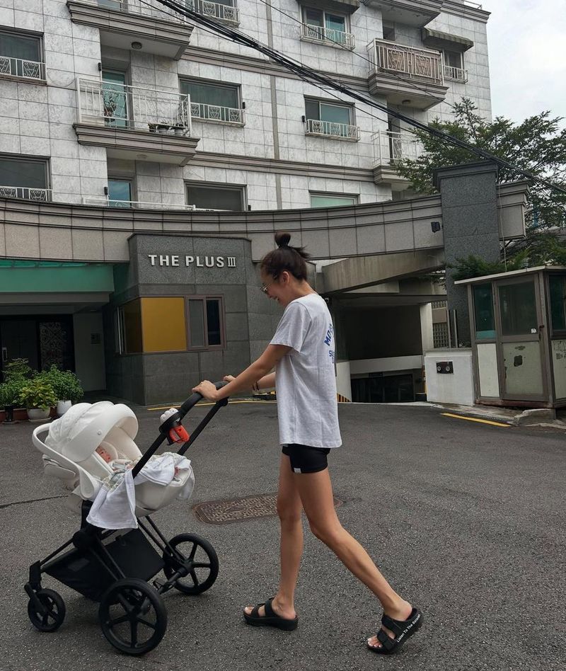 “오늘 날씨가 선선해서”…손담비, 여름 오후→평온한 가족 산책 / 가수, 배우 손담비 인스타그램