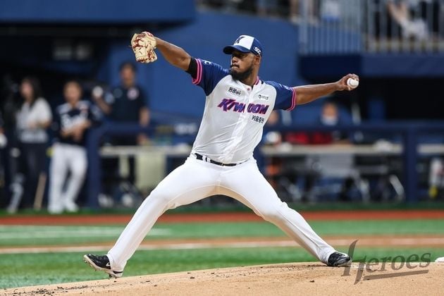 “5⅓이닝 2실점”…메르세데스, KBO 데뷔전 위기관리 빛났다 / 연합뉴스
