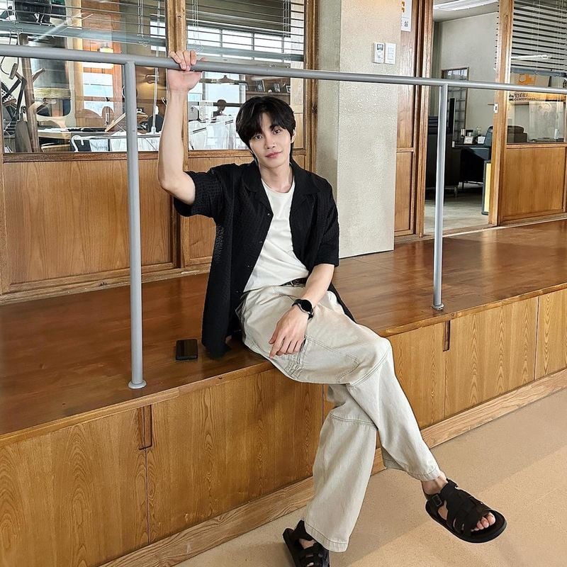 “여름 오후의 느긋한 시선”…김재영, 담담한 여유→일상 속 청량 감성 / 배우 김재영 인스타그램