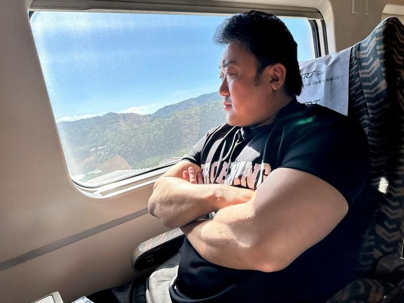 “Train to Busan”…마동석, 창밖 응시하며 압도적 휴식→여름 열차 감성 / 배우 마동석 인스타그램