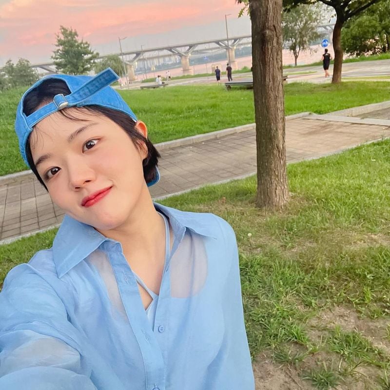 “맑은 여름 공기 가득 안고”…김향기, 청명한 미소→산책의 시간 / 배우 김향기 인스타그램