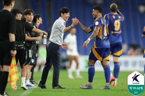 “루빅손 결승골”…신태용, 울산 첫 경기서 1-0 승리로 복귀 신고 / 연합뉴스