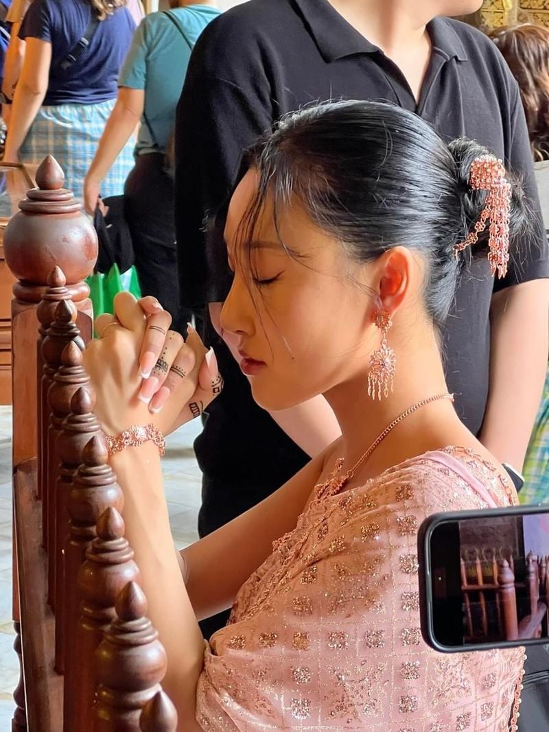 “Eat, Pray, Love”…화사, 태국 정취 속 고요한 기도→내면의 평화 / 걸그룹 마마무 화사 인스타그램