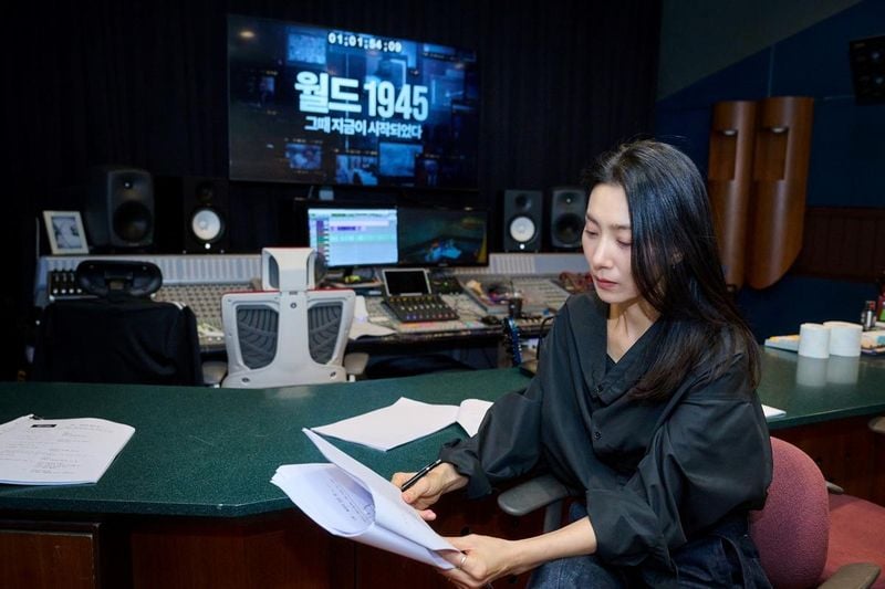 “소름 돋는 순간”…김서형, ‘월드 1945’ 내레이션 선택→역사적 충격 담아낸다 / KBS1TV