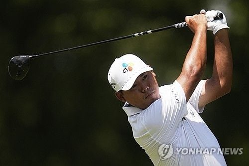“1언더파 69타 유지”…김시우, 플레이오프 1차전 3R 공동 10위 / 연합뉴스