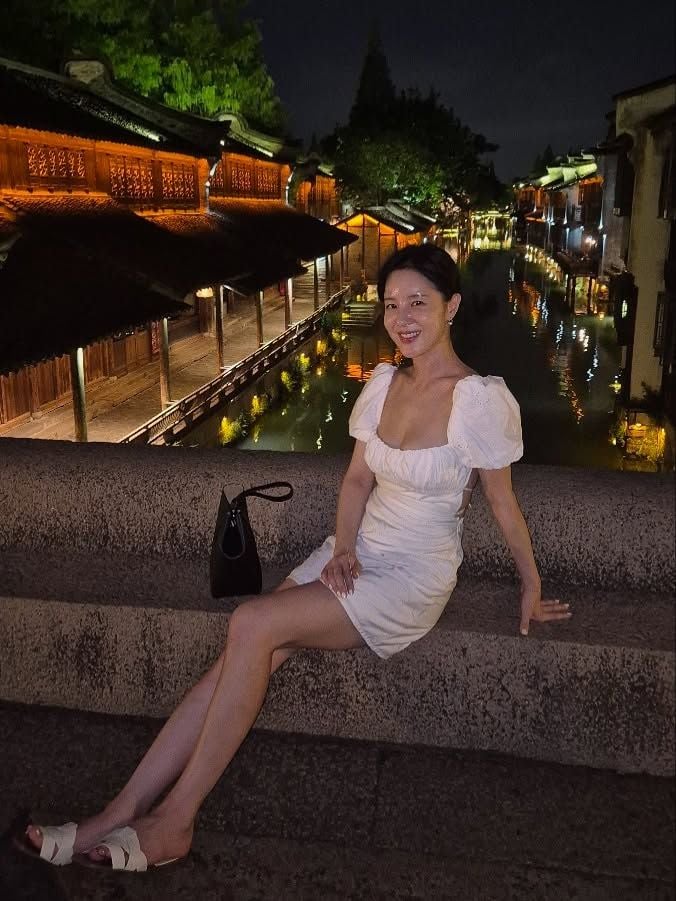 “더위와 맞선 밤, 웃음 넘쳤다”…손성윤, 여행지에서의 행복→여름밤 미소 / 배우 손성윤 인스타그램