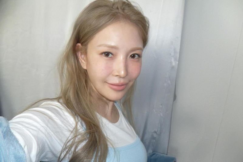 “고요한 미소 머금은 오후”…보아, 여름빛 속에서→수채화 같은 셀카 / 가수 보아 인스타그램