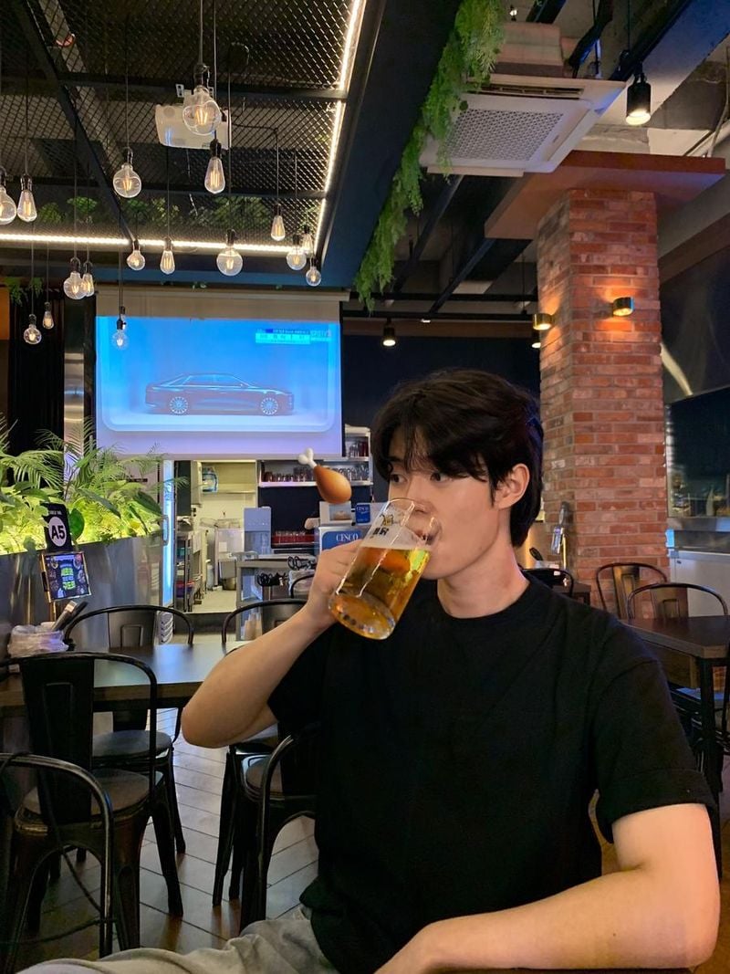 “복날엔 역시 치맥”…조휘현, 여름밤 감성→편안한 일상컷