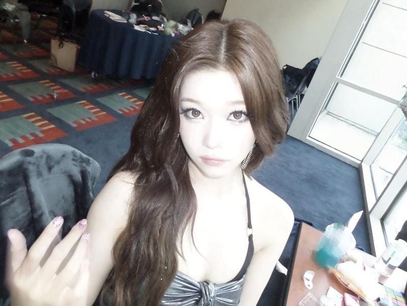 “어딘가 낯선 시선”…츠키, 워싱턴D.C. 빛 속→몽환적 압도 / 걸그룹 빌리 츠키 인스타그램