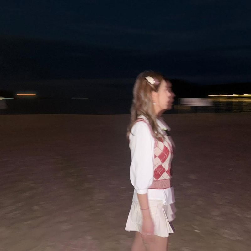 “오늘 인기가요에 부산 공연까지”…신지, 밤바다 산책→잔잔한 응원 물결 / 코요태 신지 인스타그램