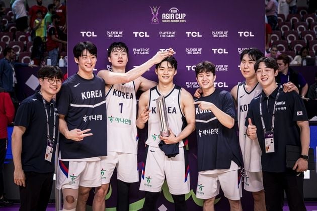 “3점슛 22개 폭발”…유기상·이현중 맹활약, 남자농구 레바논 꺾고 8강 진출전 도전 / 연합뉴스