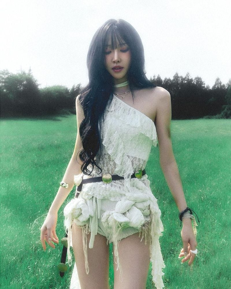 “진짜 목소리로 피워냈다”…유주, ‘In Bloom’ 컴백→음악성 만개한 이유 / 앳에어리어