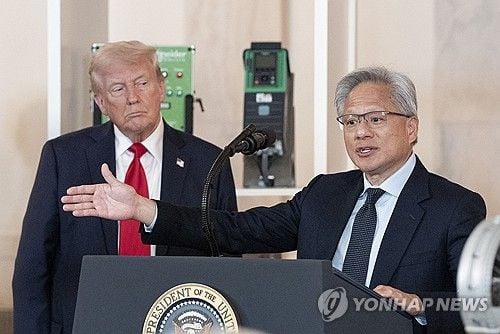 ‘엔비디아·AMD’ 중국 매출 15% 미국 정부에 납부…AI 반도체 대중 수출 조건