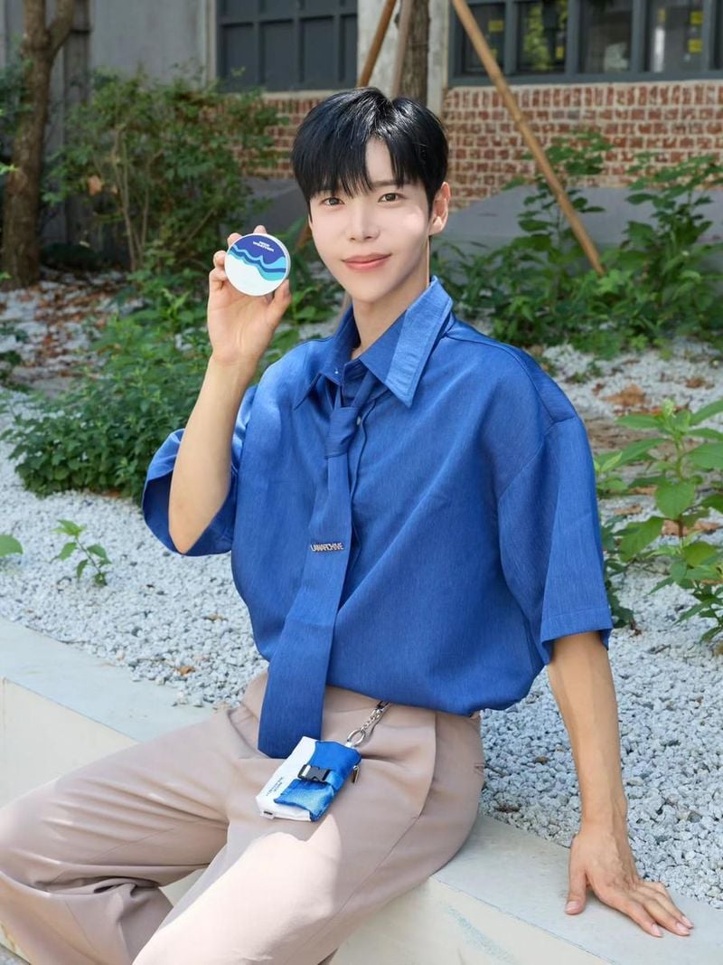 “올여름, 피부 온도부터”…현우, 청량한 미소→여름 쿨링 인증 / 배우 현우 인스타그램