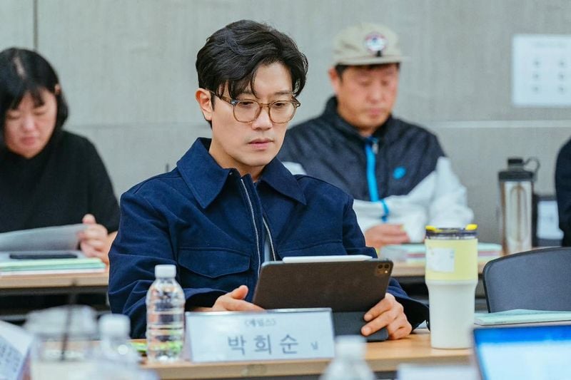 “진지한 몰입을 담다”…박희순, 차분한 대본 리딩→신작 기대감 폭발 / 배우 박희순 인스타그램