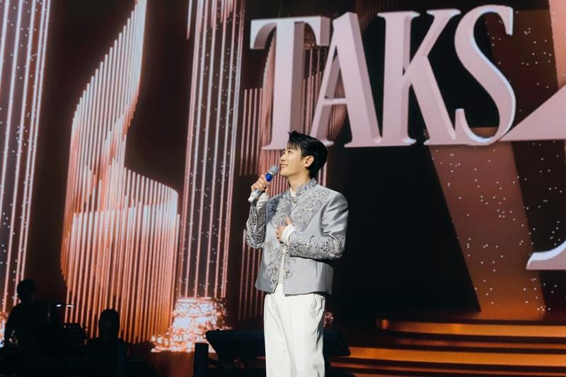 “영탁, ‘탁쇼4’서 팬과 뜨겁게 하나됐다→전국 투어 감동 물결 예고”