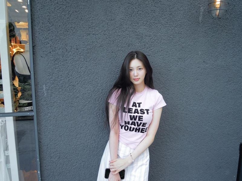 “묘한 여름의 공기”…권은빈, 청초함 속의 강렬함→도심 한가운데서 / 걸그룹 CLC 권은빈 인스타그램