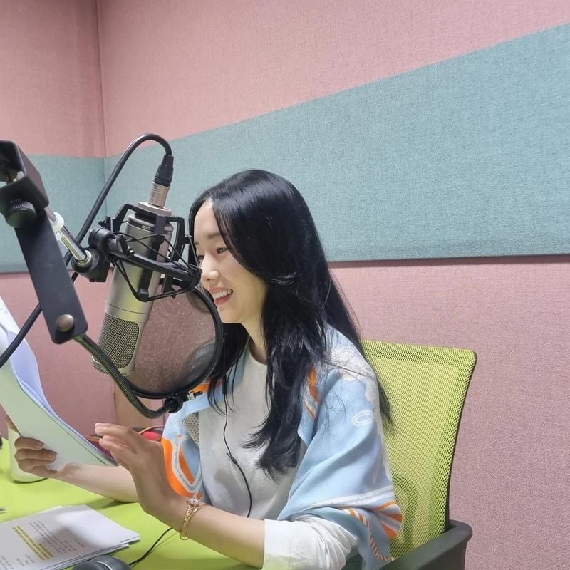 “쌀의 풍미에 반하다”…이정현, 나레이션 현장→빛나는 여름 미소 / 배우 이정현 인스타그램