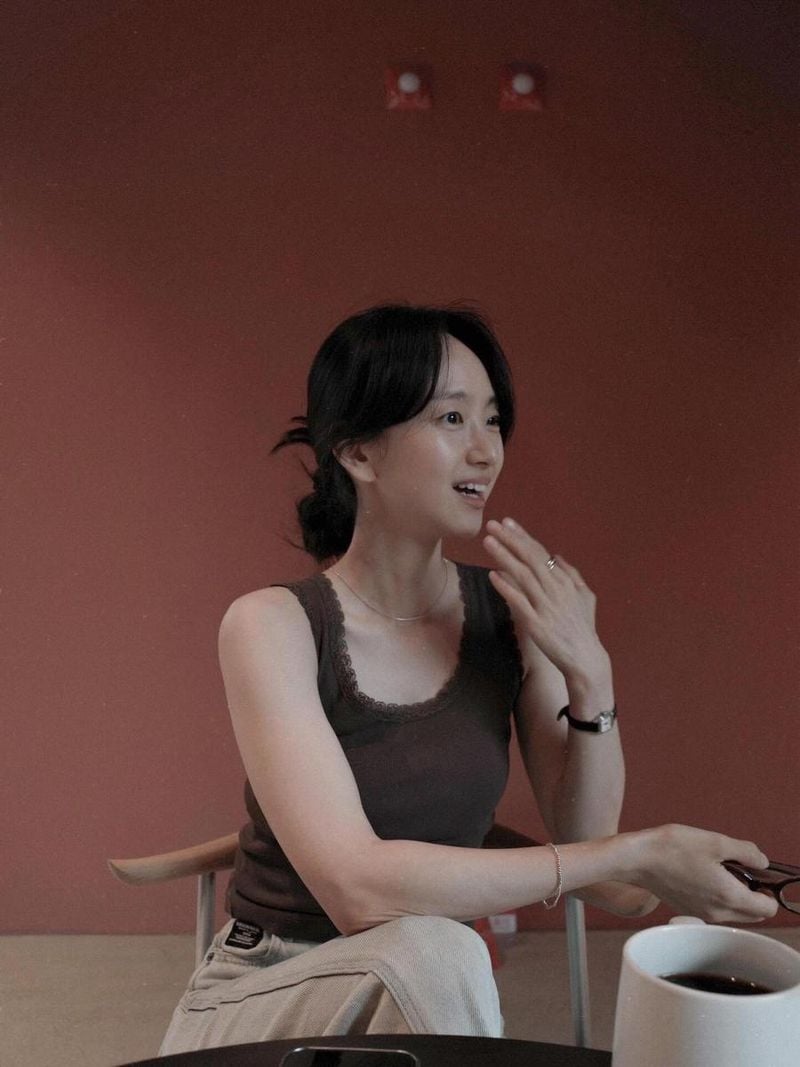 “말없이 흐르는 여름 오후”…원진아, 편안함 속 빛나는 미소→감성 존재감 / 배우 원진아 인스타그램