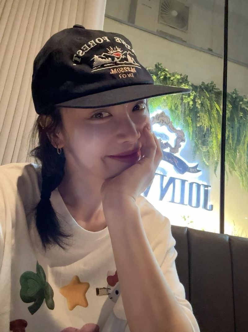 “비싼 망고빙수 사주는 친구 있어서”…김히어라, 여름 한낮의 웃음→청량한 일상 / 배우 김히어라 인스타그램