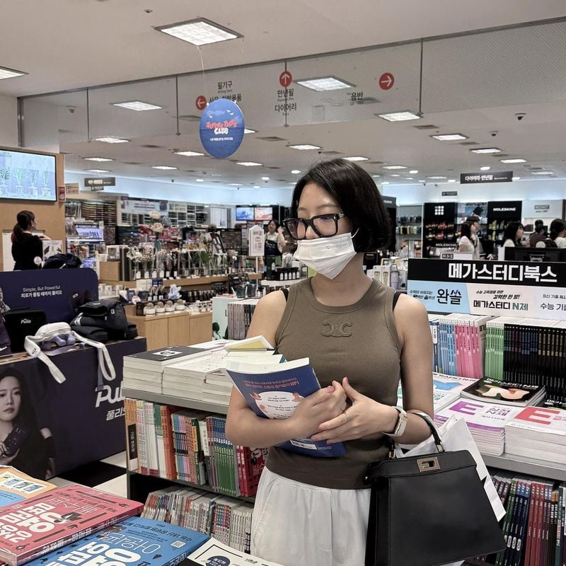 “Im starting to english and My daily life these days”…안예원, 몰입의 오후→서점 풍경에 물들다 / 셀럽 안예원 인스타그램