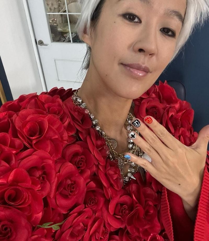 “오늘은”…홍진경, 장미로 물든 여름 오후→독보적 존재감 / 모델, 가수 홍진경 인스타그램