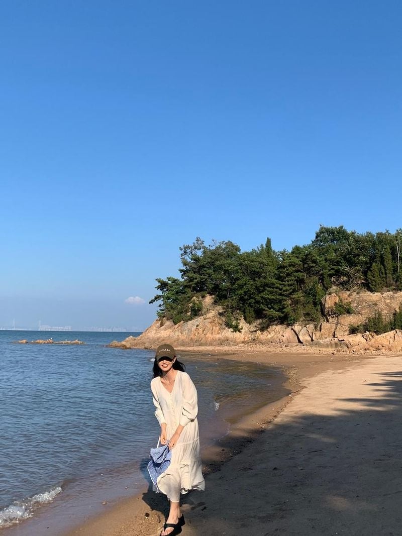 “여름, 바람을 따라”…이세희, 해변에서 포착→청량한 미소의 순간 / 배우 이세희 인스타그램