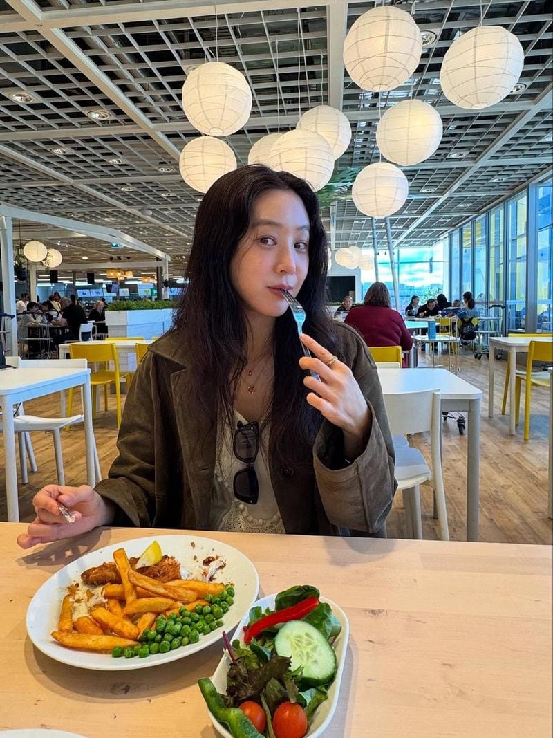 “점심 시간의 여유”…정려원, 평온한 오후→일상 속 힐링 / 배우 정려원 인스타그램