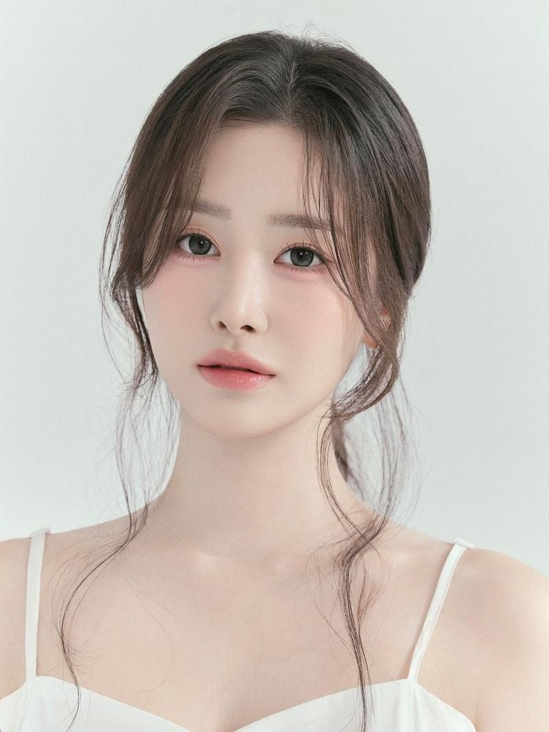 “맑은 시선이 머무는 곳”…박다교, 투명한 여름→순백 감성 화보 / 너의 연애 출연자 박다교 인스타그램