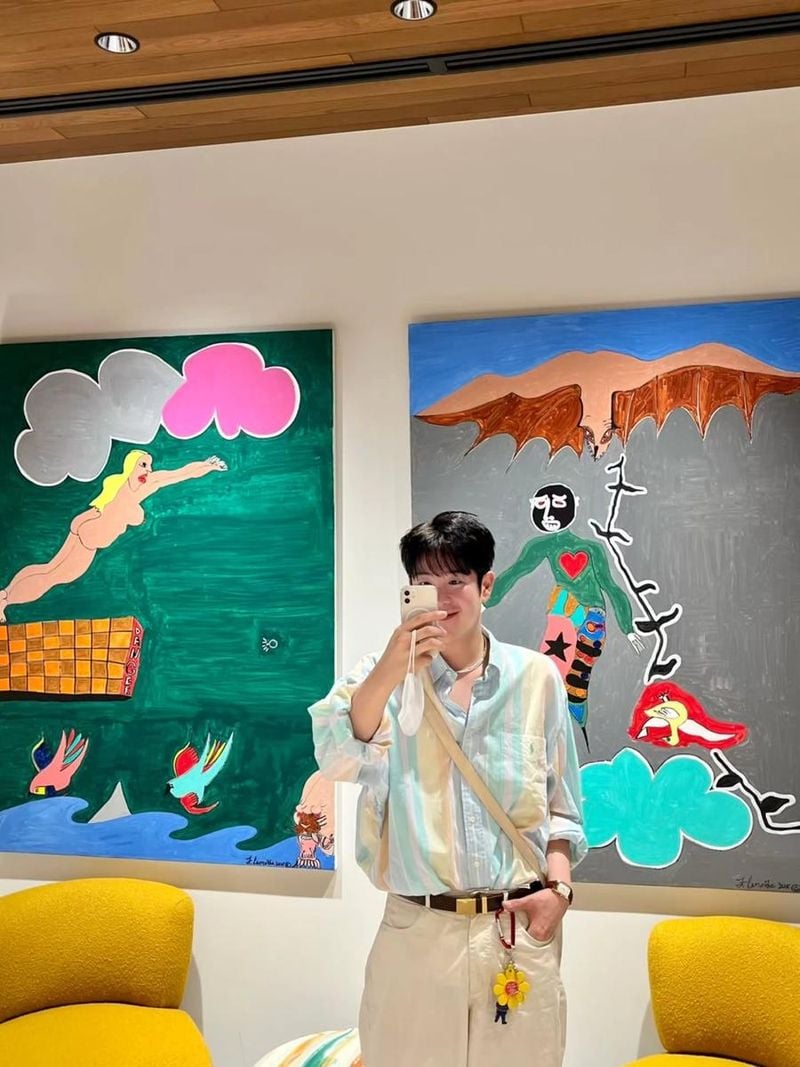 “여름 한가운데 자유로움”…피오, 화려한 미술관→순수한 미소 / 그룹 블락비 피오 인스타그램